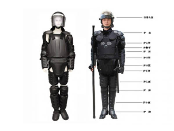 防暴服现是不可多得的抵御伤害的衣服